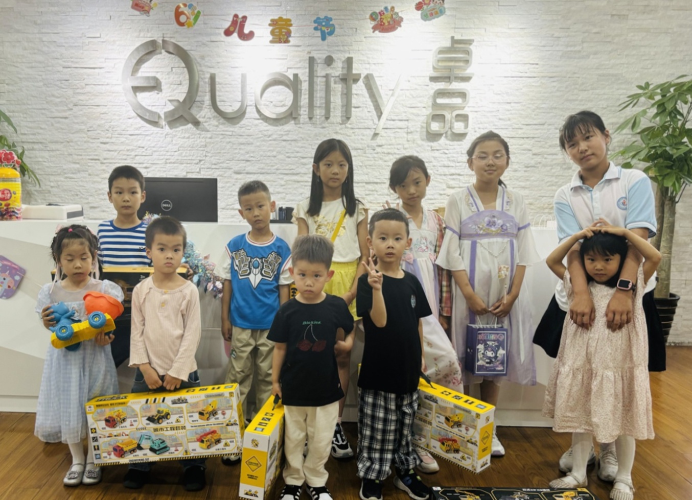 乘风追梦·童心未泯—卓品亲子开放日活动|祝所有小朋友儿童节快乐，大朋友们永葆童心！